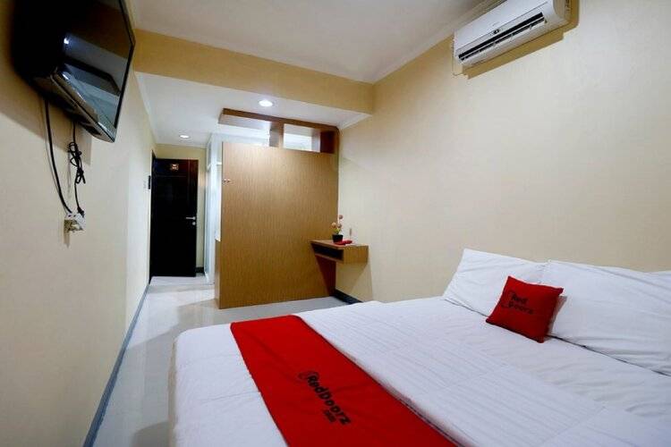 Reddoorz Near Itc Cempaka Mas