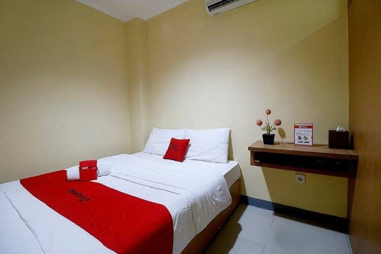 Reddoorz Near Itc Cempaka Mas
