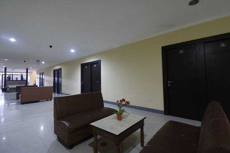 Reddoorz Near Itc Cempaka Mas