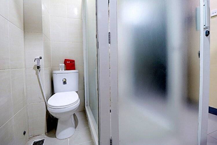 Reddoorz Near Itc Cempaka Mas