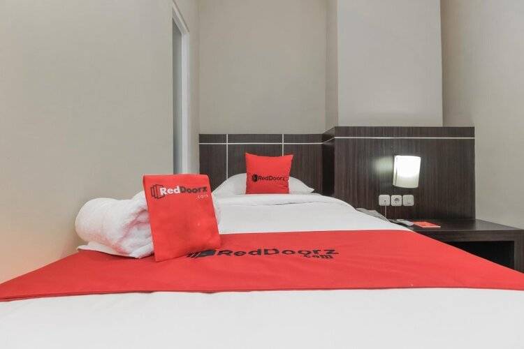 Reddoorz Plus @ Thamrin