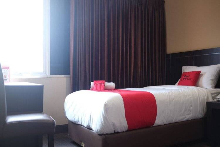 Reddoorz Plus @ Thamrin