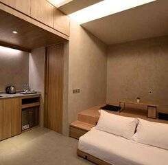 $item['hotel']['name']
