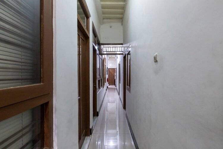 Oyo 1082 Kost Arie 1