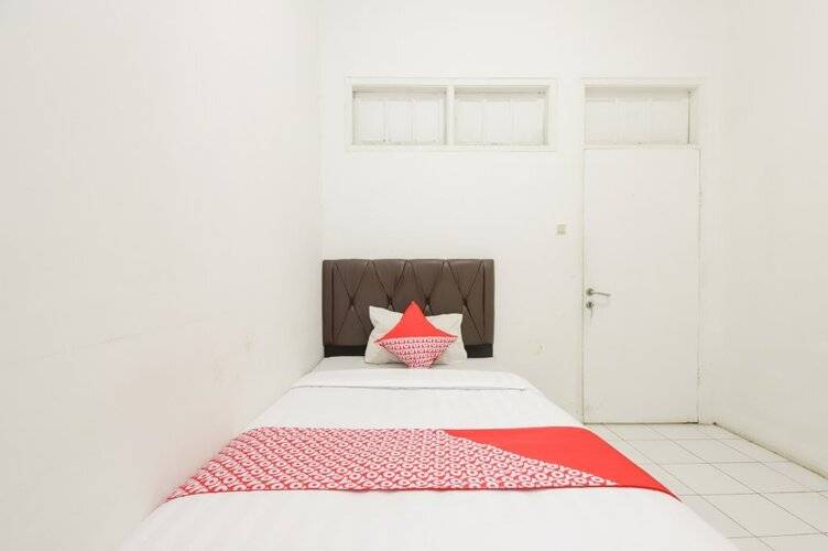 Oyo 1111 Pasar Baru Inn