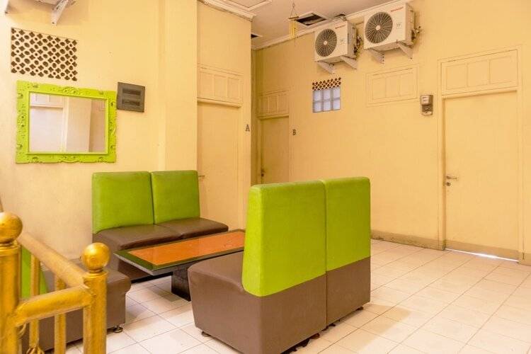 Oyo 1111 Pasar Baru Inn