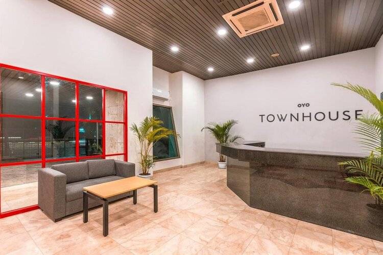 Oyo Townhouse 2 Hotel Gunung Sahari