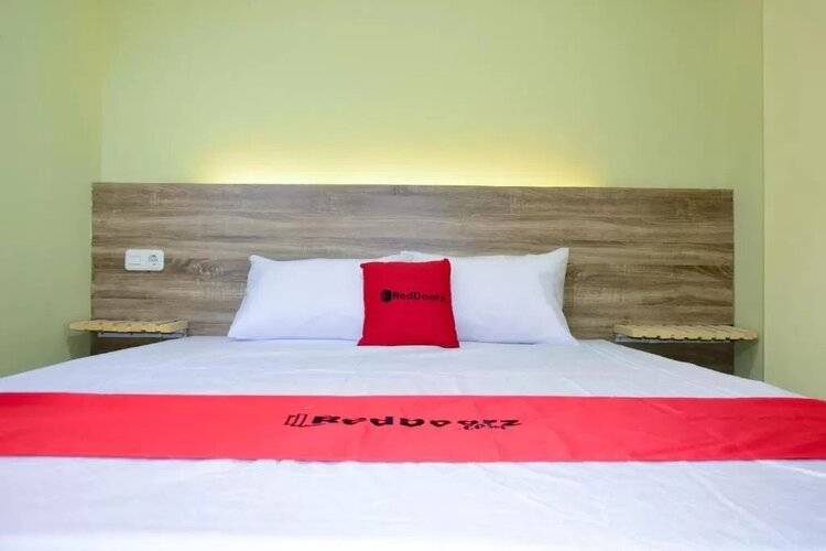 Reddoorz Near Mangga Dua Square