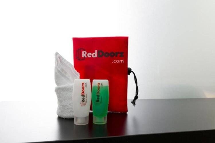 Reddoorz Plus Near Hayam Wuruk 2
