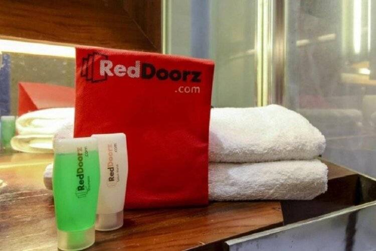 Reddoorz Plus Near Hayam Wuruk 2