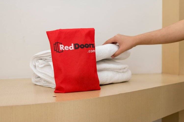 Reddoorz Plus Near Hayam Wuruk 2