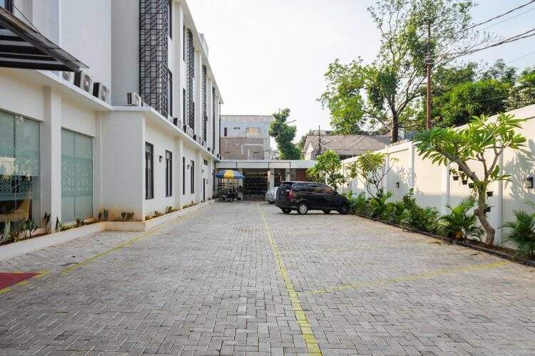 Reddoorz Plus Near Lippo Mall Kemang 2