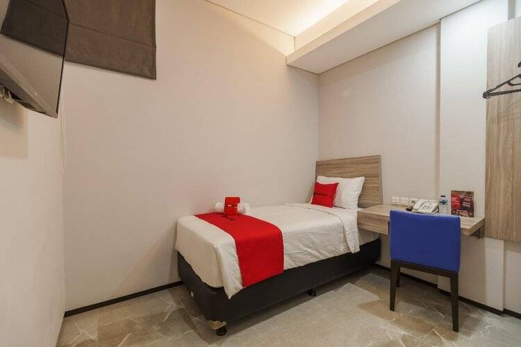 Reddoorz Plus Near Senayan City - Hostel