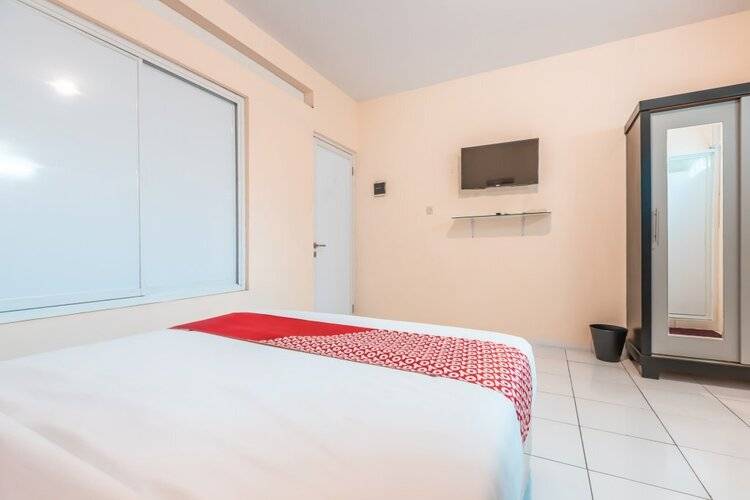Super Oyo 1868 J&B Room Pramuka