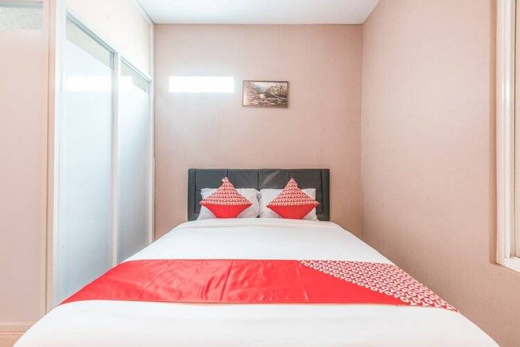 Super Oyo 1868 J&B Room Pramuka