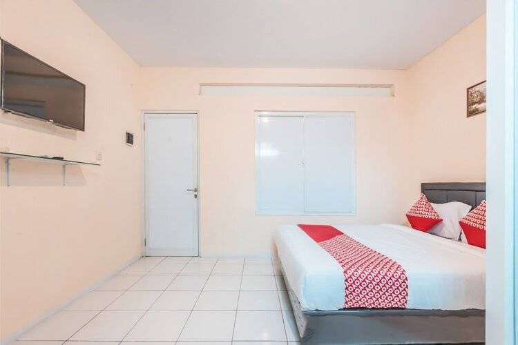 Super Oyo 1868 J&B Room Pramuka