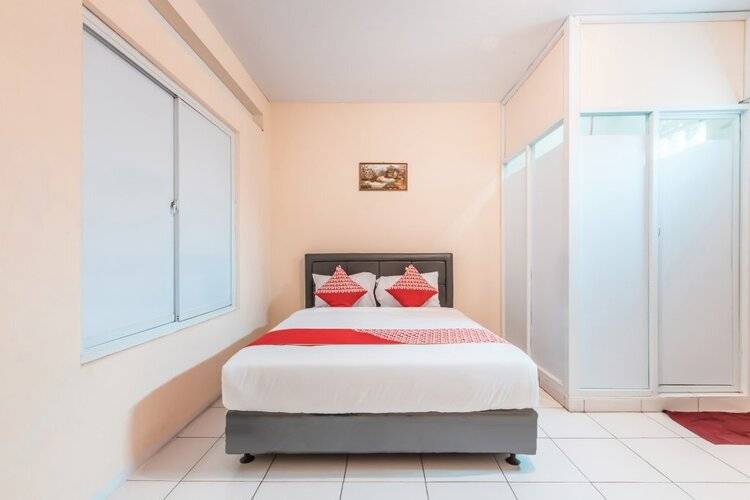 Super Oyo 1868 J&B Room Pramuka