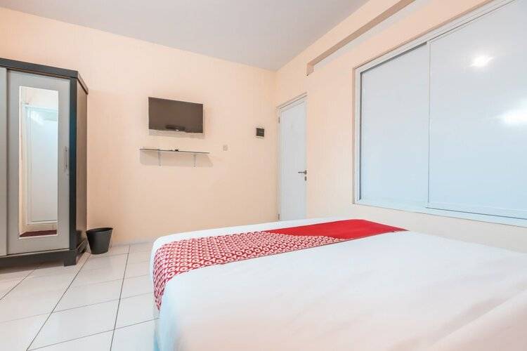 Super Oyo 1868 J&B Room Pramuka