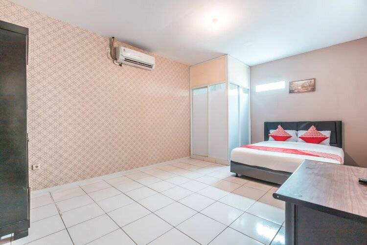 Super Oyo 1868 J&B Room Pramuka