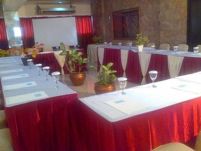 Alma Hotel