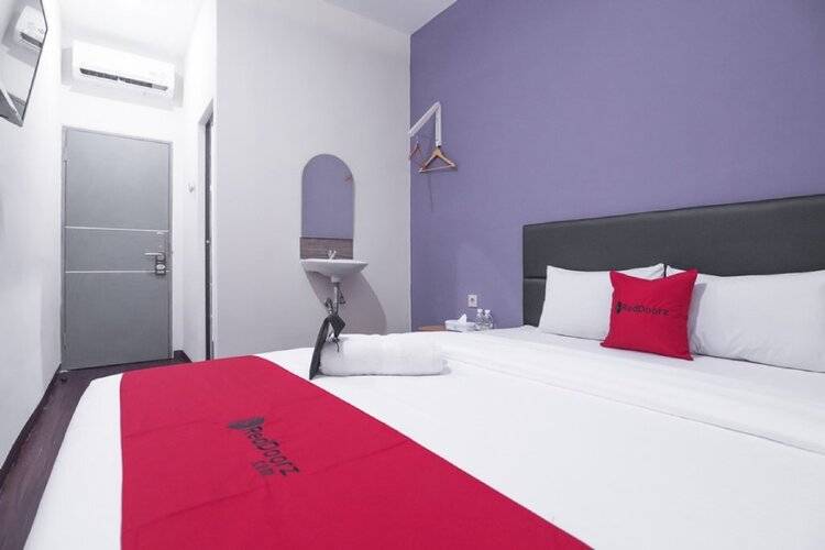 Reddoorz Near Itc Mangga Dua