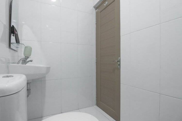 Reddoorz Near Itc Mangga Dua
