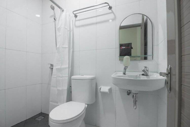 Reddoorz Near Itc Mangga Dua