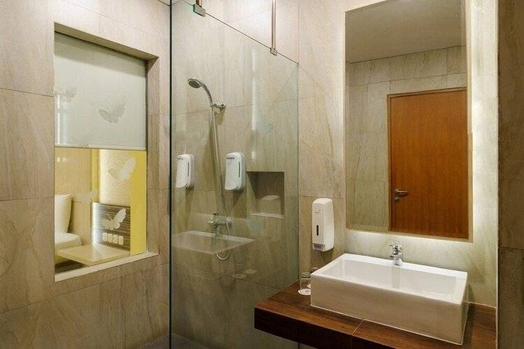 Reddoorz Plus Near Dunia Fantasi Ancol
