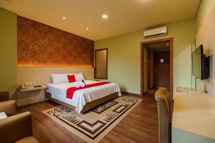 Reddoorz Plus Near Dunia Fantasi Ancol
