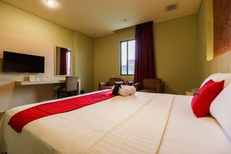 Reddoorz Plus Near Dunia Fantasi Ancol