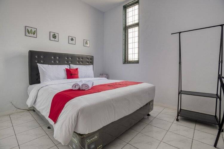 Reddoorz Plus Near Jakarta Kota Station