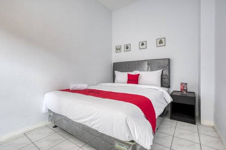 Reddoorz Plus Near Jakarta Kota Station