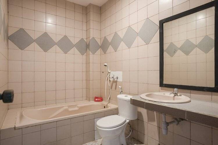 Reddoorz Plus Near Jakarta Kota Station