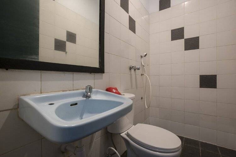 Reddoorz Plus Near Jakarta Kota Station