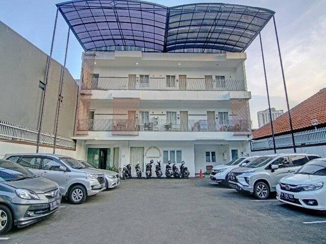 Oyo 90432 Family Residence