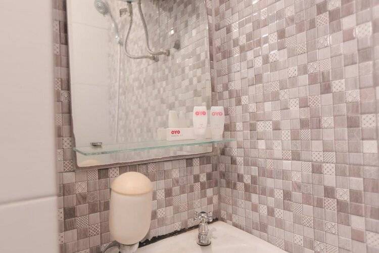 Oyo 141 Fatmawati Cozy Residence
