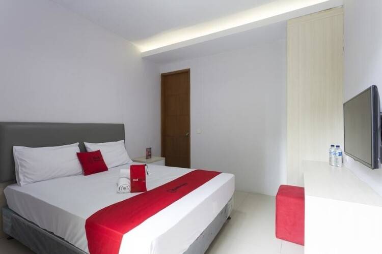 Reddoorz Plus Near Cilandak Town Square 2