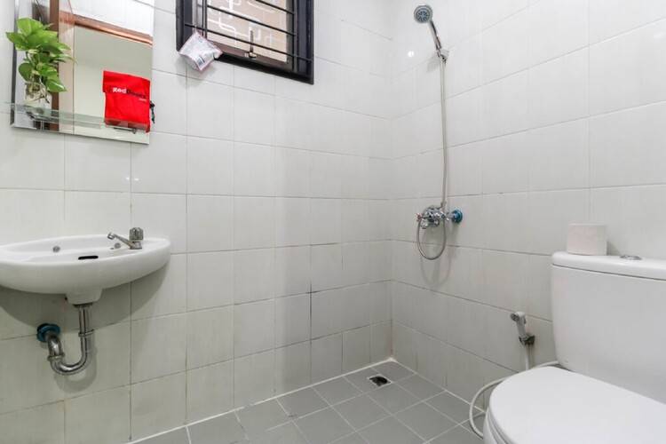 Reddoorz Plus Near Trisakti University