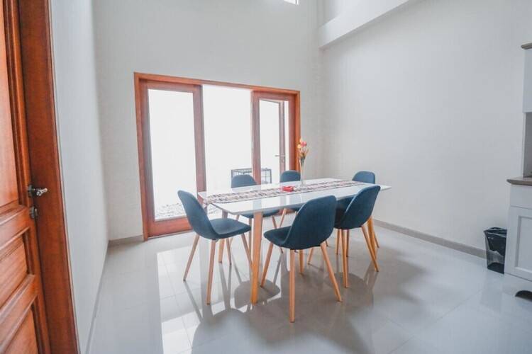 Reddoorz Premium Near Ragunan Zoo 2