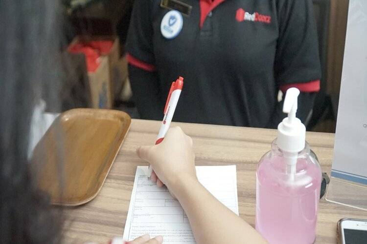 Reddoorz Premium Near Ragunan Zoo 2