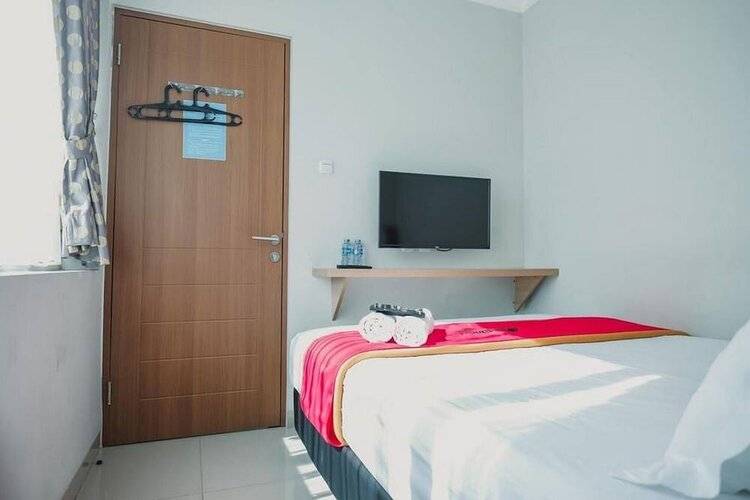 Reddoorz Plus Near Soekarno Hatta Airport Taman Mahkota