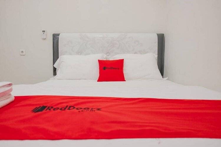 Reddoorz Plus Near Soekarno Hatta Airport Taman Mahkota