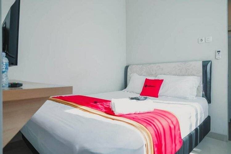 Reddoorz Plus Near Soekarno Hatta Airport Taman Mahkota