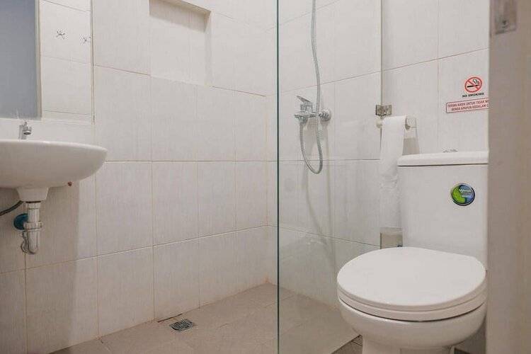 Reddoorz Plus Near Soekarno Hatta Airport Taman Mahkota