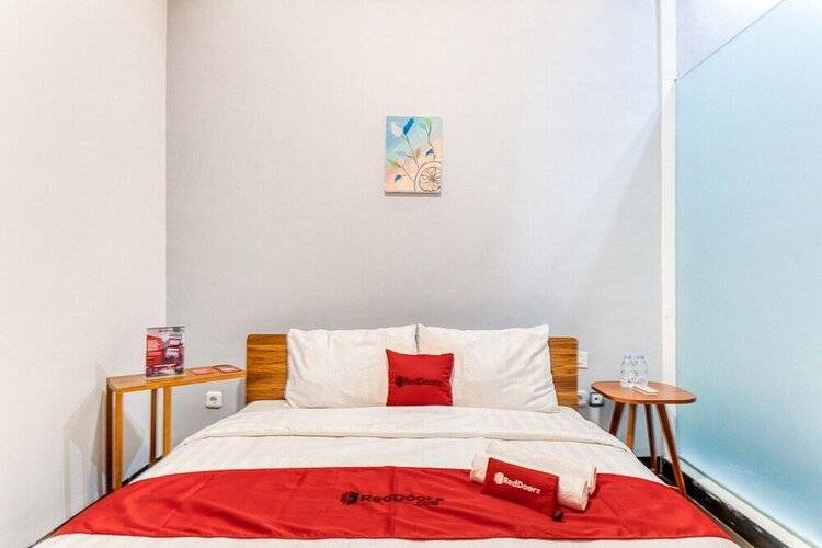 Reddoorz Plus Near Taman Ismail Marzuki