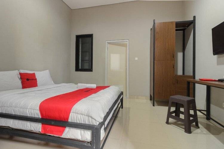 Reddoorz Near Puri Indah Mall