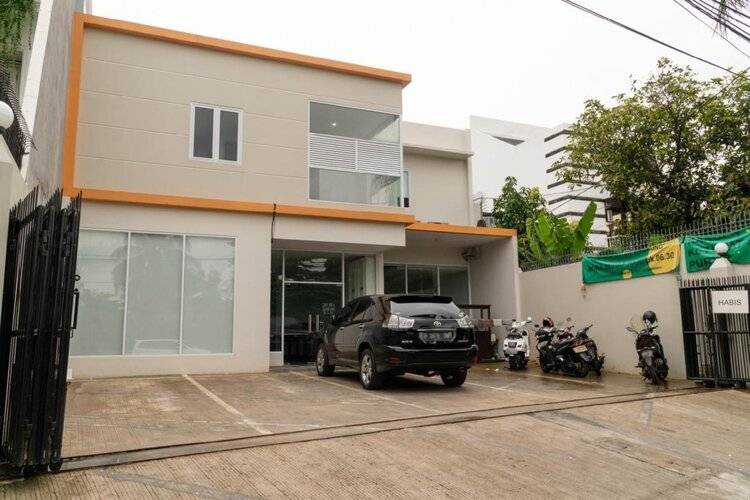 Reddoorz Near Puri Indah Mall