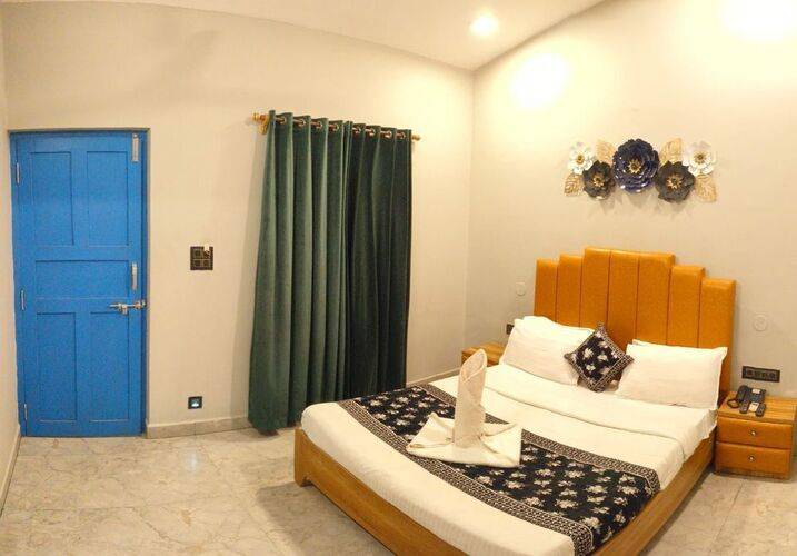 Seras Beach Side Hotel