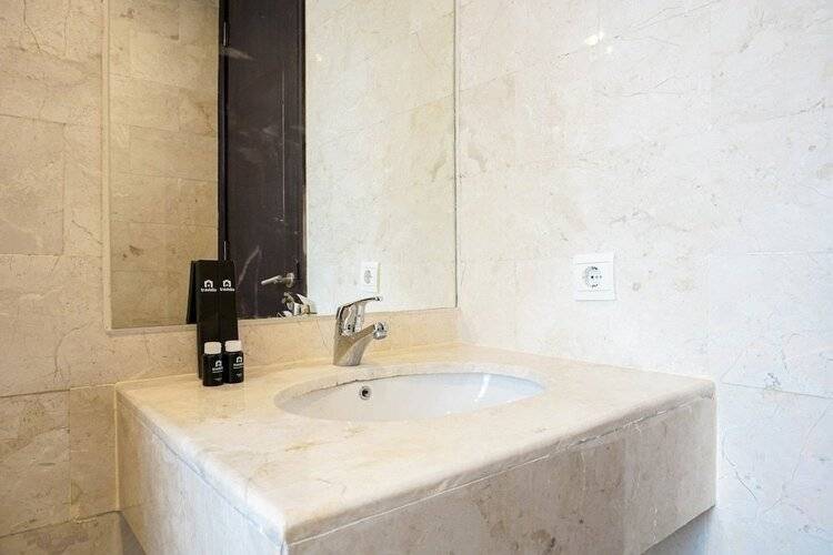 Comfortable Deluxe 2br At The Empyreal Condominium Epicentrum Apartment By Travelio