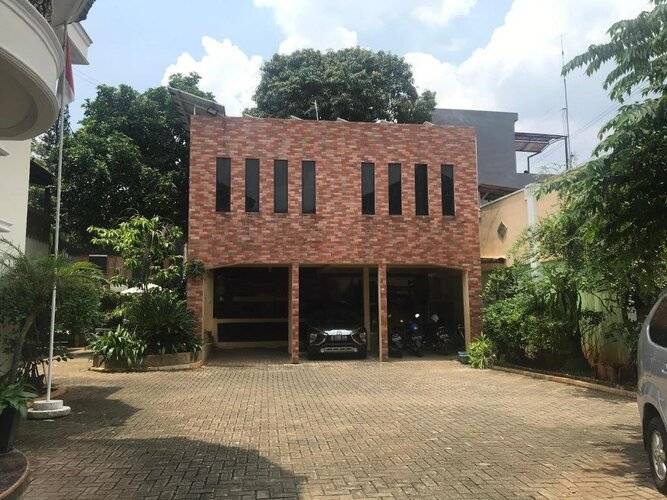 Oyo 90094 Gayatri Residence